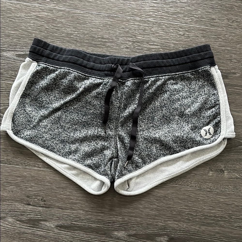 SzL Hurley Women's Gray and Black Shorts in a light jersey like fabric GUC